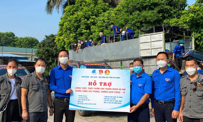 Tỉnh đoàn Hà Giang hỗ trợ 60 tấn nhu yếu phẩm tới người dân Hà Nội