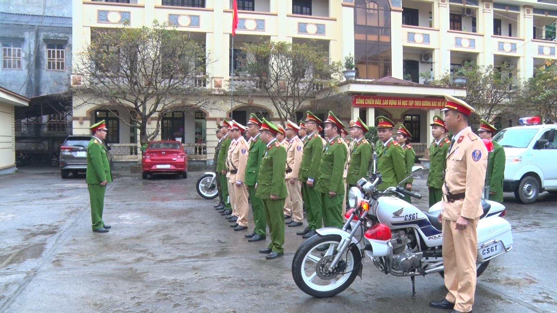 Công an huyện Vị Xuyên: Ra quân thực hiện cao điểm bảo đảm trật tự an toàn giao thông, trật tự an toàn xã hội dịp lễ Tết