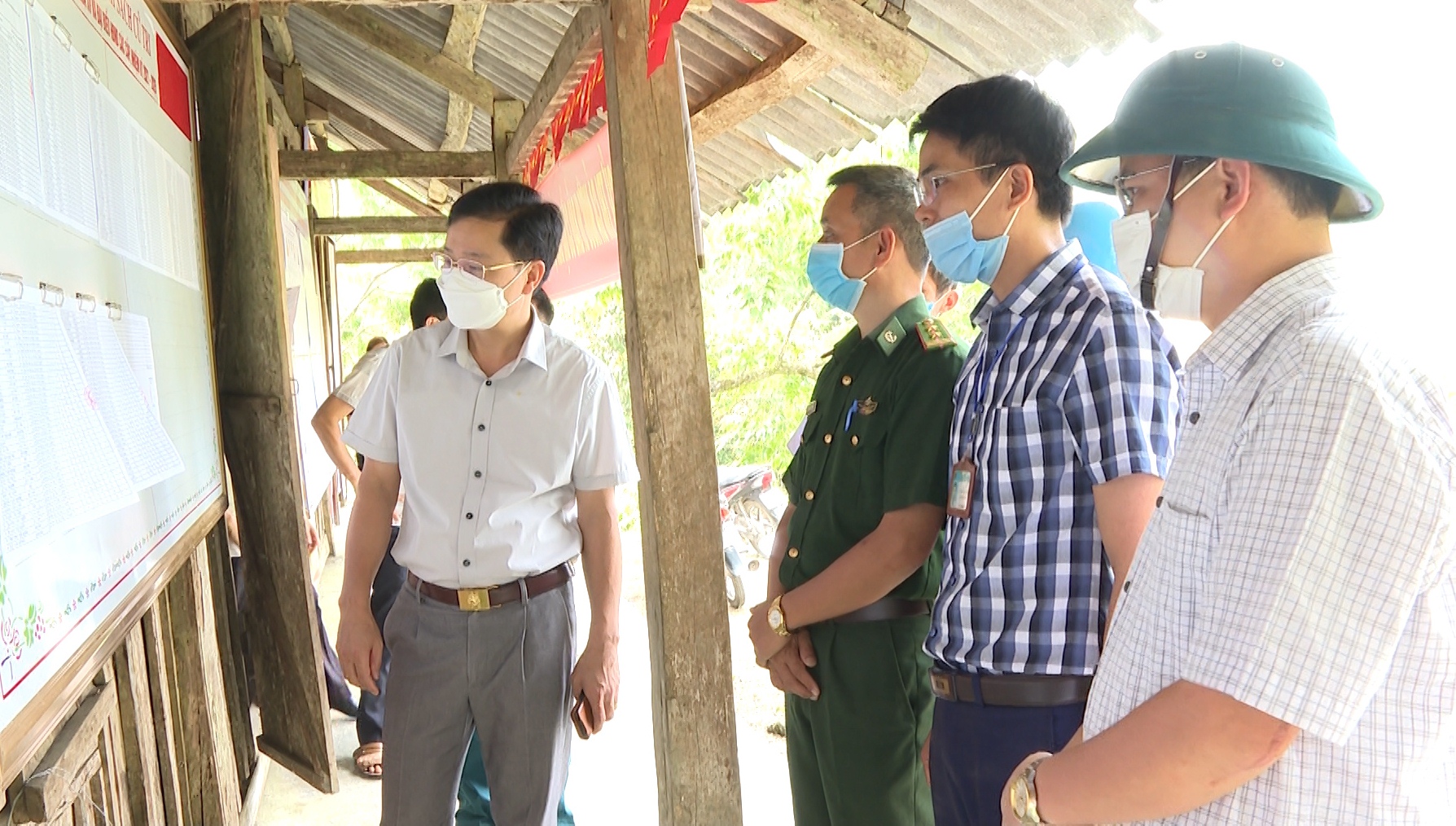 Chủ nhiệm UBKT Tỉnh ủy Trần Quang Minh kiểm tra công tác chuẩn bị bầu cử tại huyện Vị Xuyên